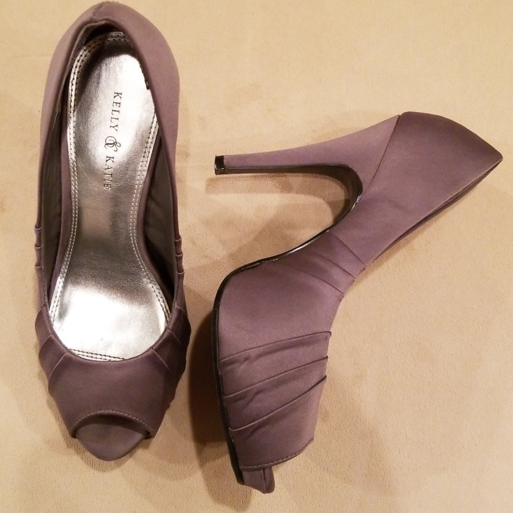 Kelly & Katie Satin Pumps 7